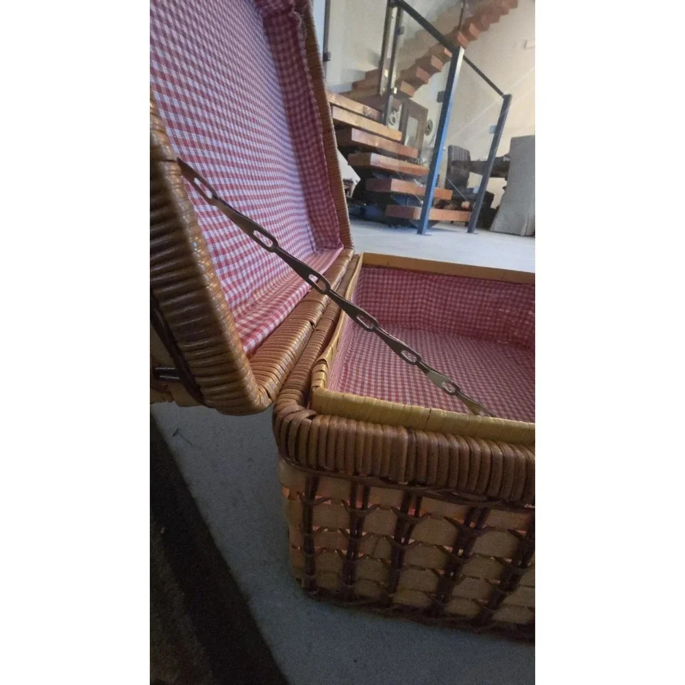VTG‎ Wicker Picnic Basket Rattan Suitcase Style Leather Strap Weave Cottagecore